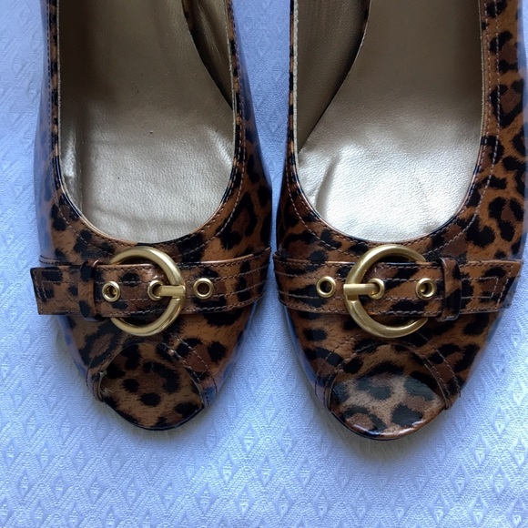Stuart Weitzman animal print heels 🎉 HP 10/20/19 - Picture 3 of 8